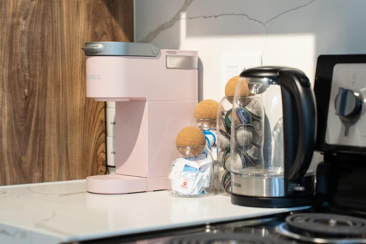 Designer Cozy In Vibrant West End Dwntwn Apartment Vancouver