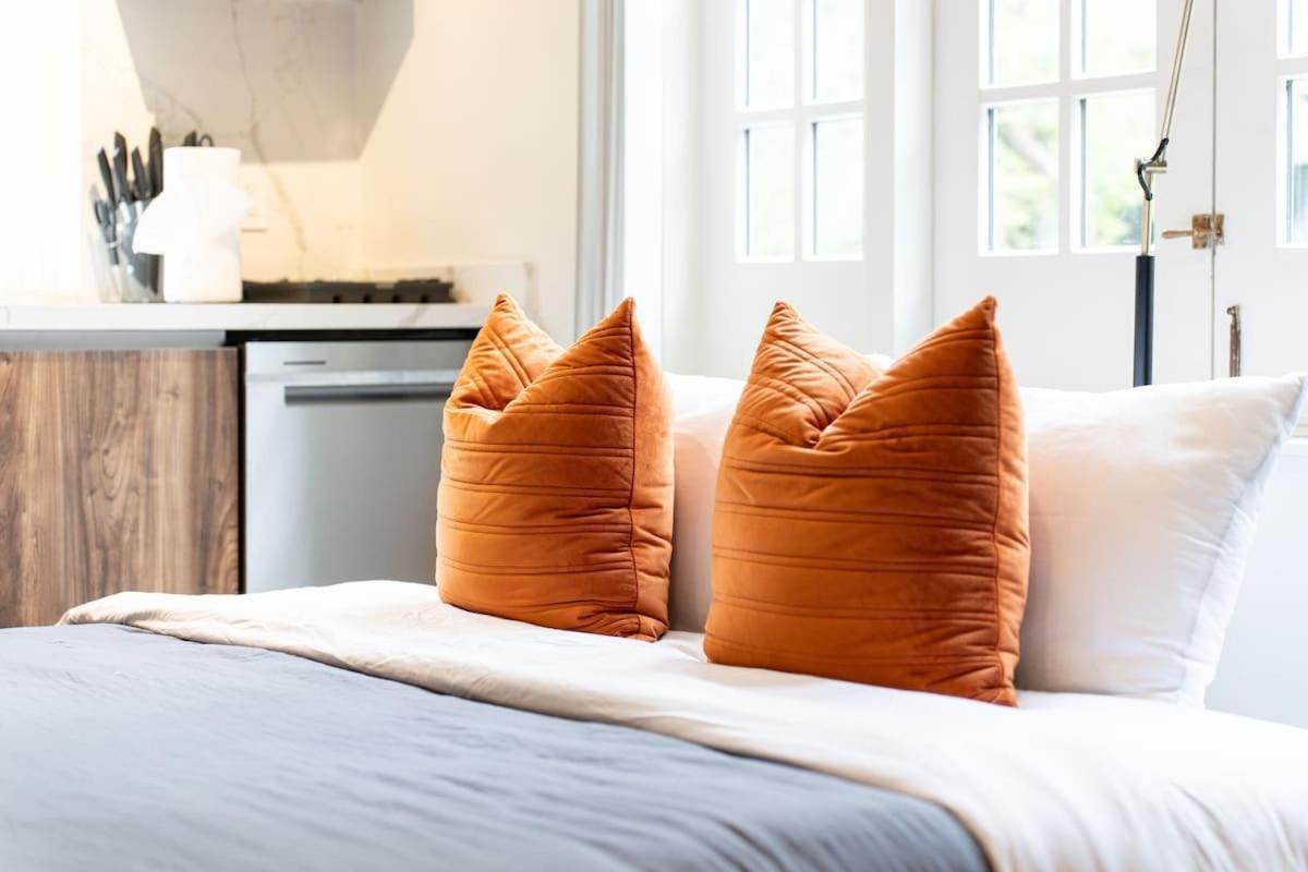Designer Cozy In Vibrant West End Dwntwn *