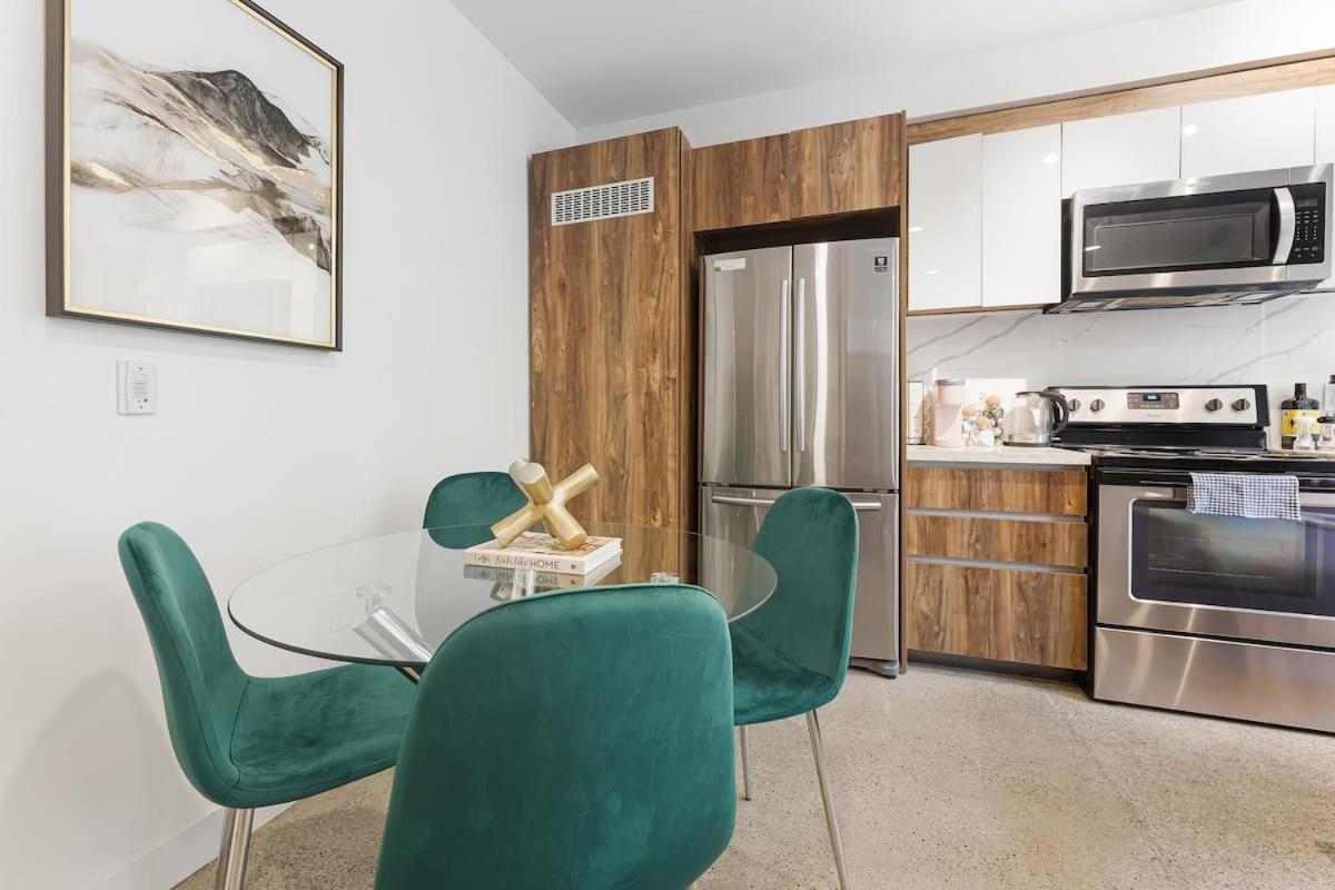 Designer Cozy In Vibrant West End Dwntwn Vancouver