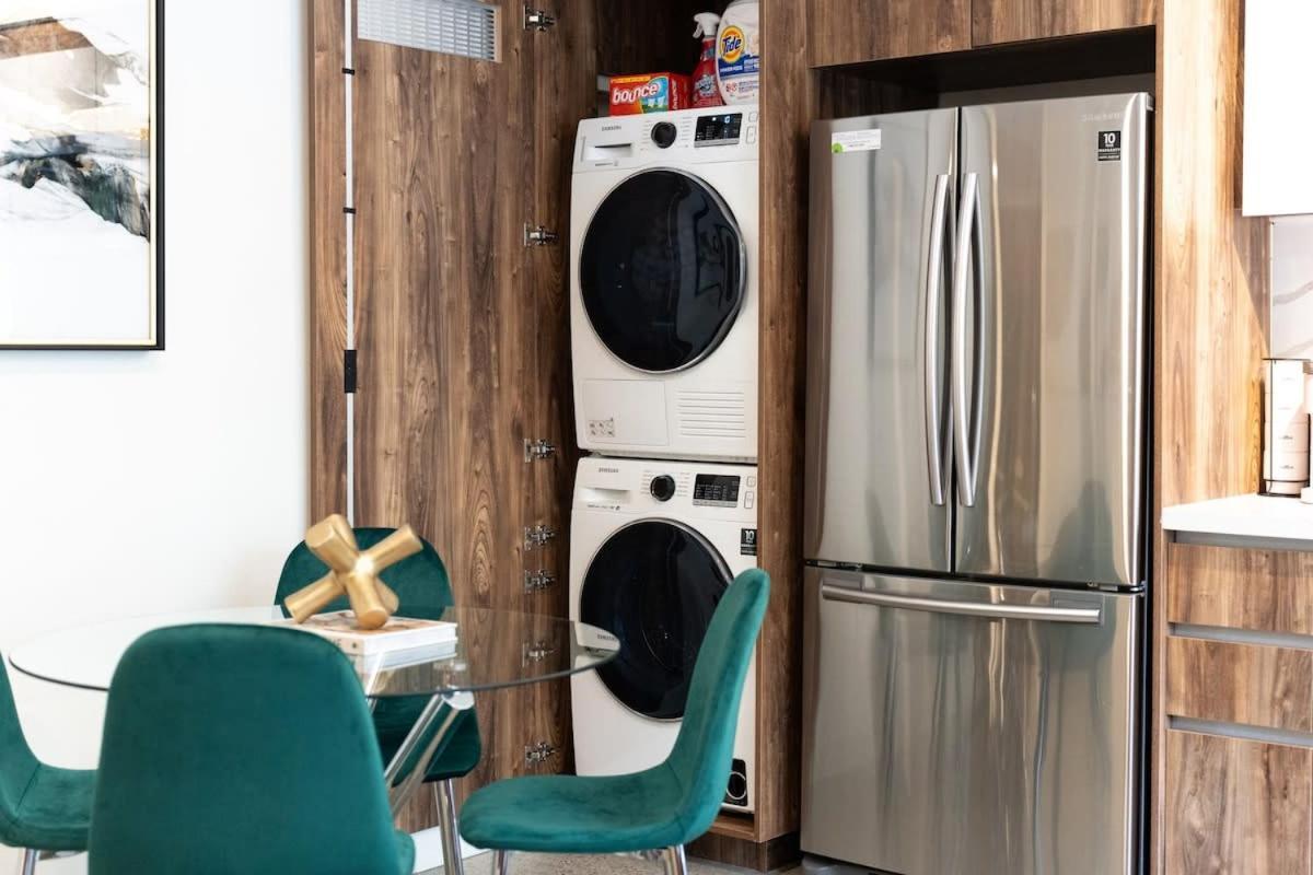 Designer Cozy In Vibrant West End Dwntwn