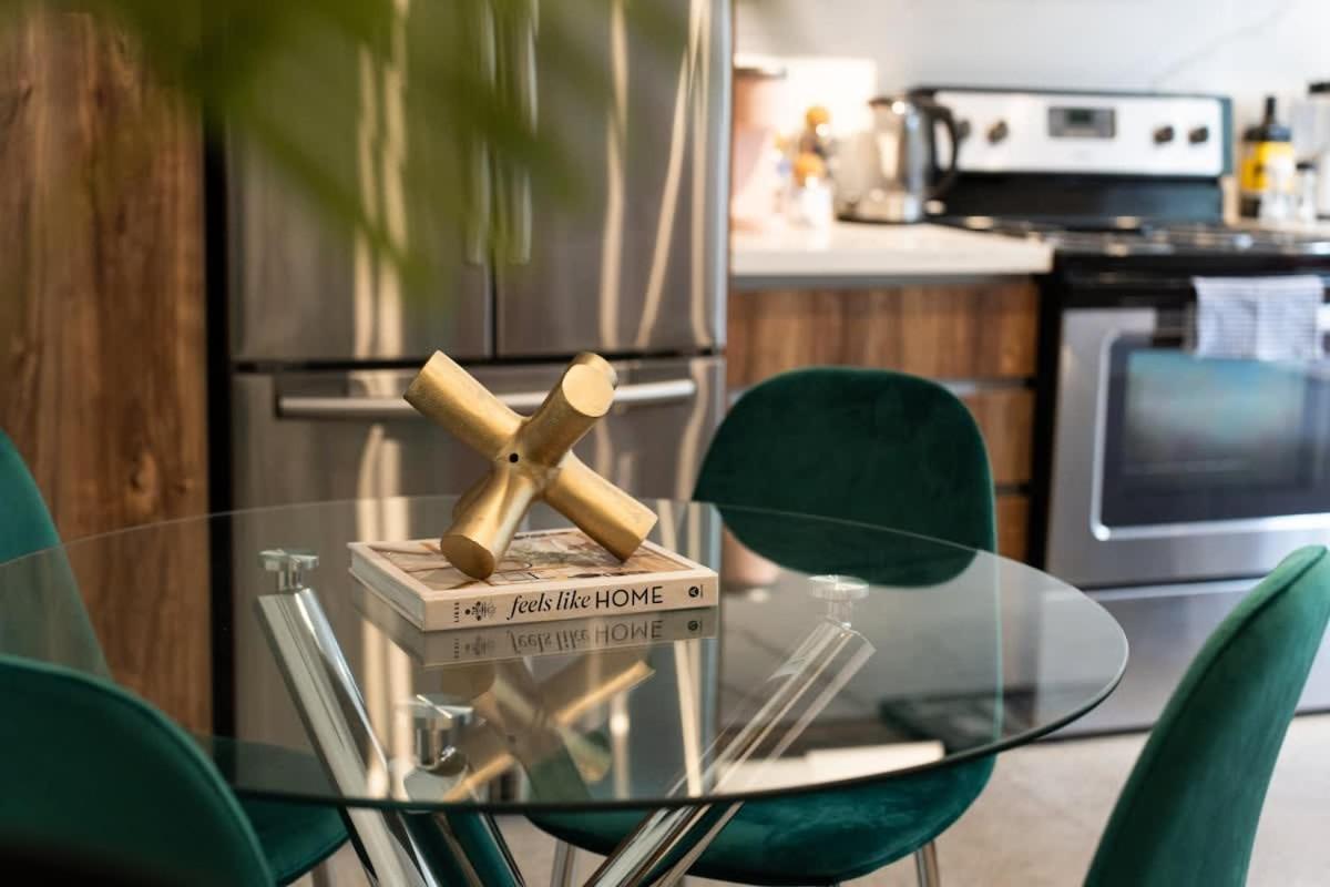 Designer Cozy In Vibrant West End Dwntwn * Vancouver