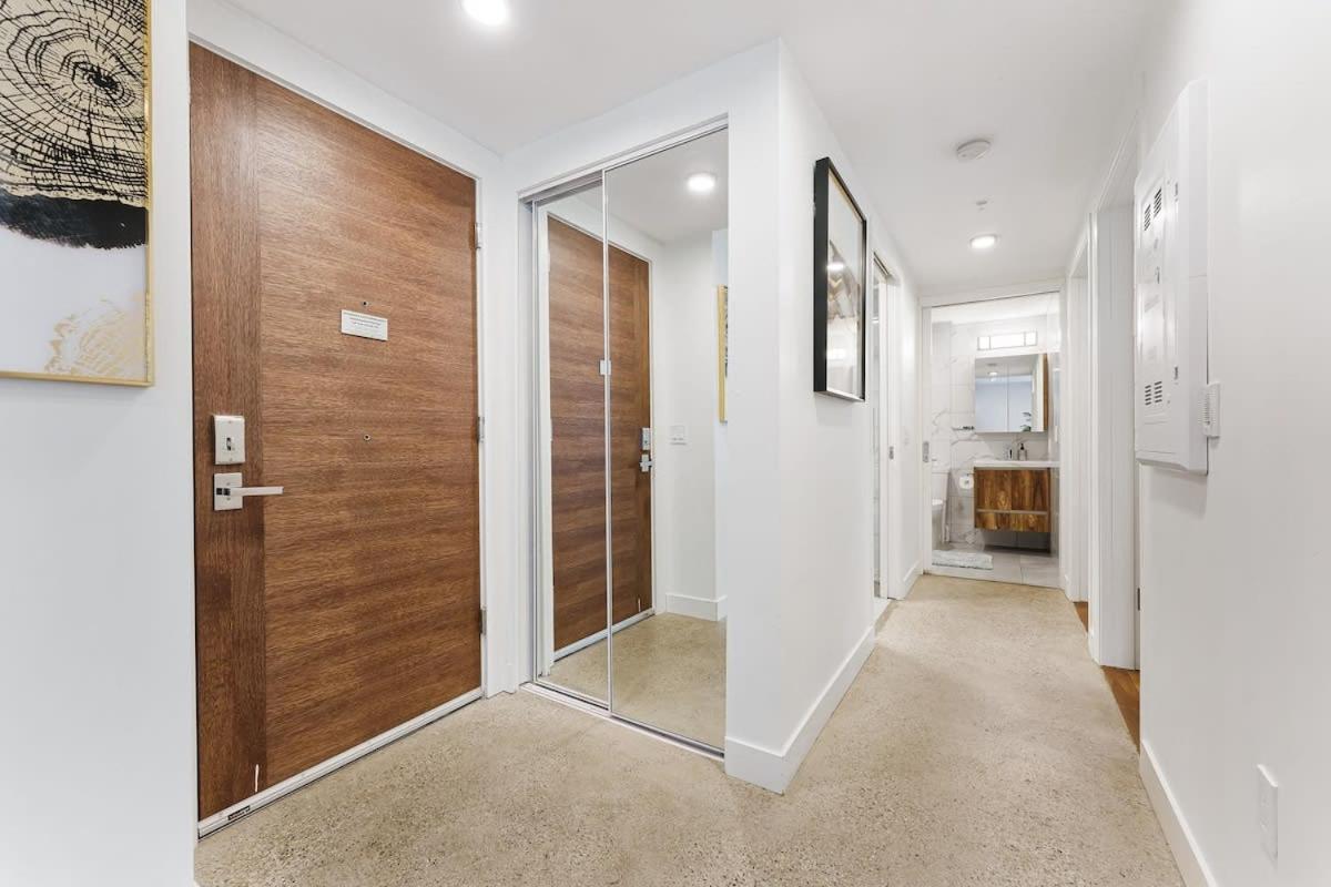 Designer Cozy In Vibrant West End Dwntwn