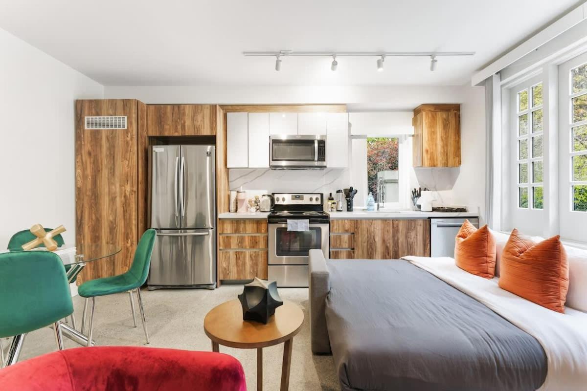 Designer Cozy In Vibrant West End Dwntwn Apartment