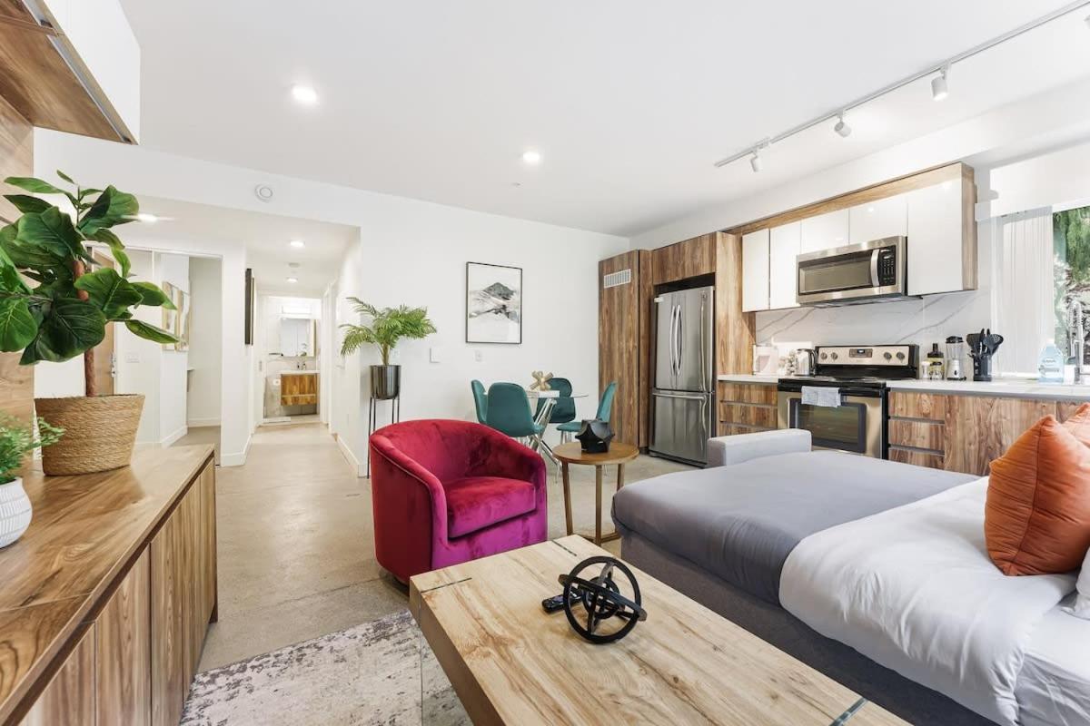 Apartment Designer Cozy In Vibrant West End Dwntwn Vancouver
