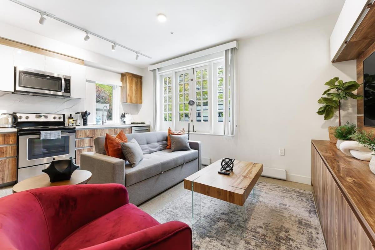 Designer Cozy In Vibrant West End Dwntwn Vancouver