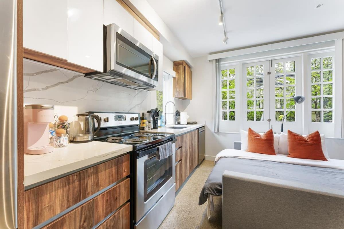 Designer Cozy In Vibrant West End Dwntwn * Vancouver
