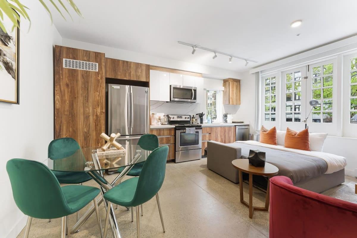 Designer Cozy In Vibrant West End Dwntwn Apartment Vancouver