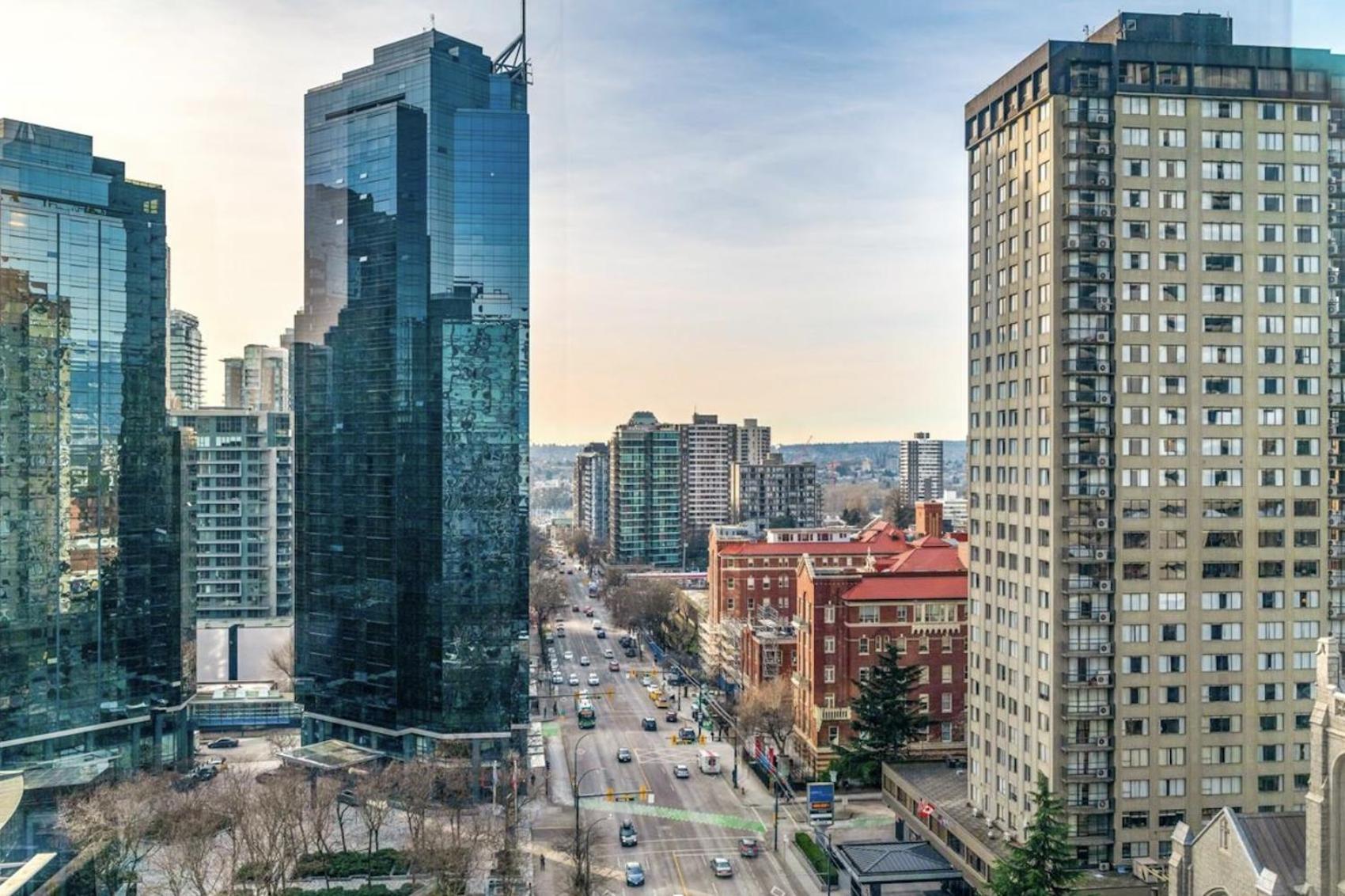 Stunning 1-bedroom In The Heart Of Apartment *