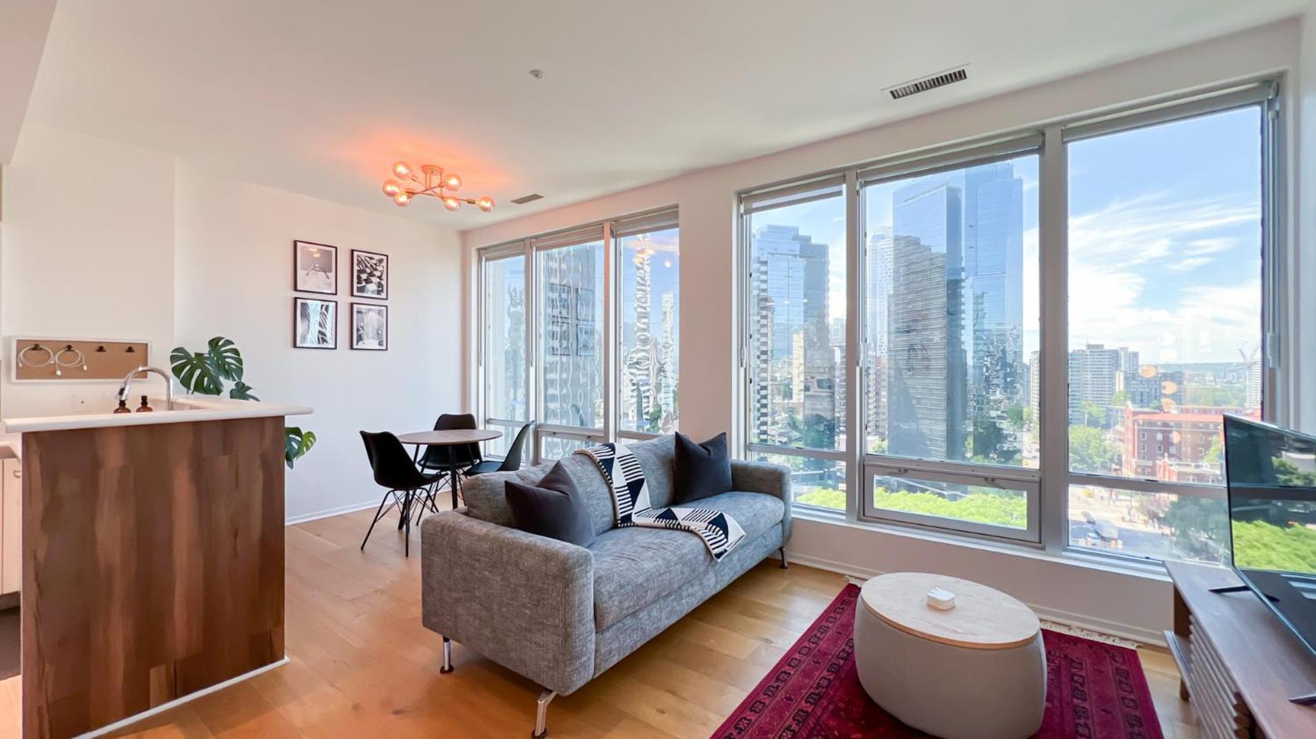 Stunning 1-bedroom In The Heart Of Apartment *