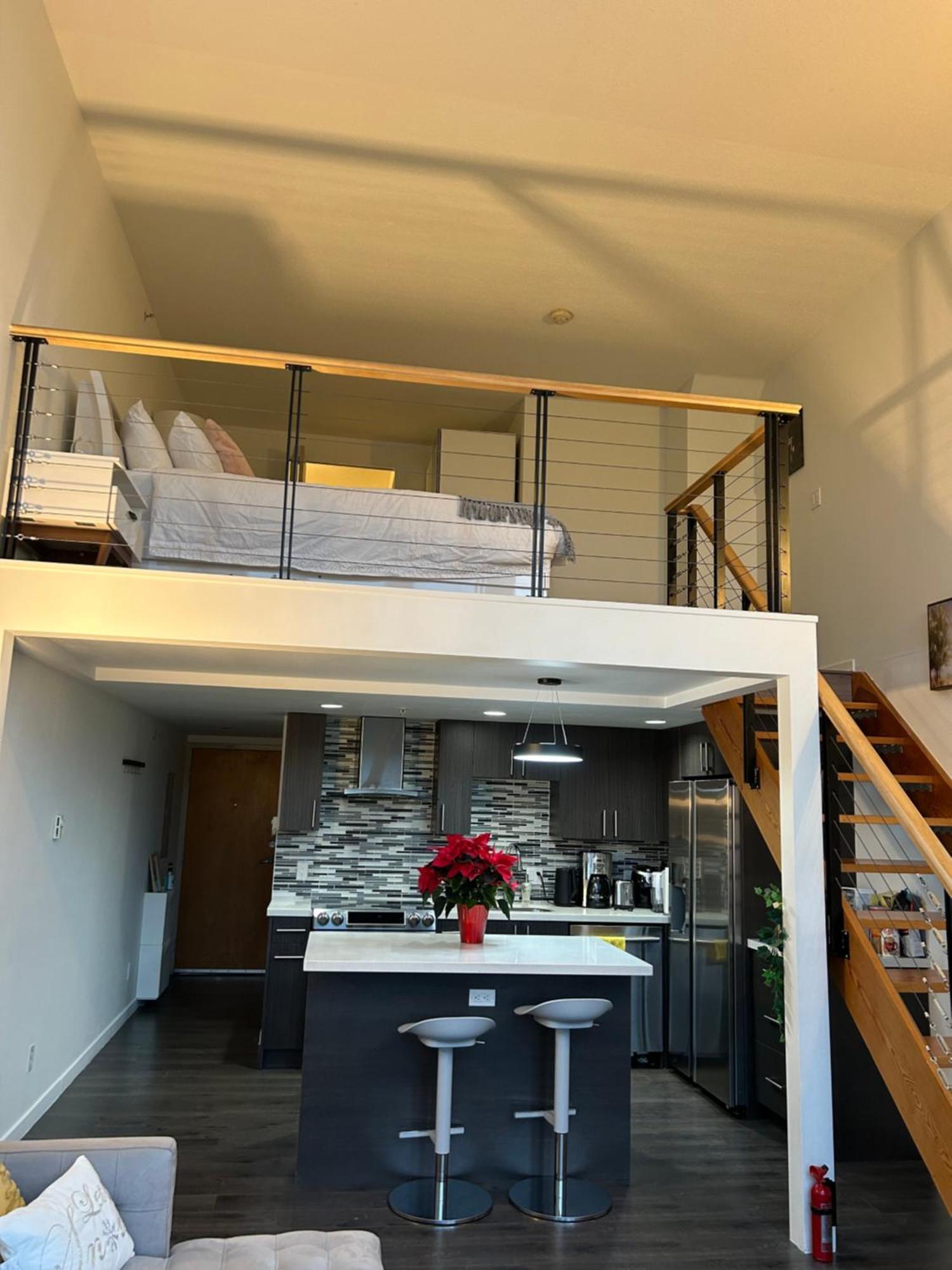 Modern Top-floor 1-bedroom Loft With Free Parking * Vancouver