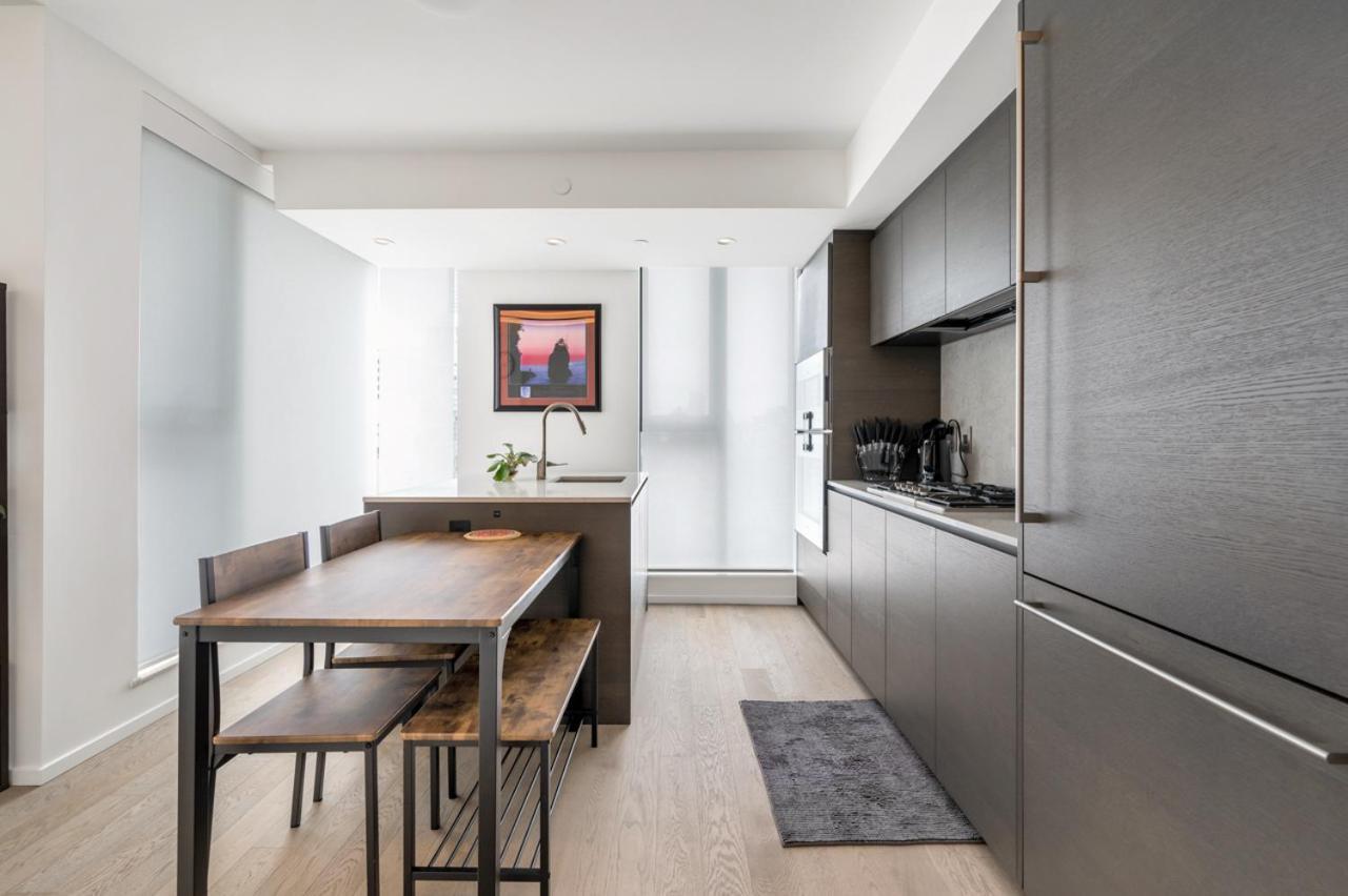 Skyline Retreat 2br Stunning City Views Vancouver