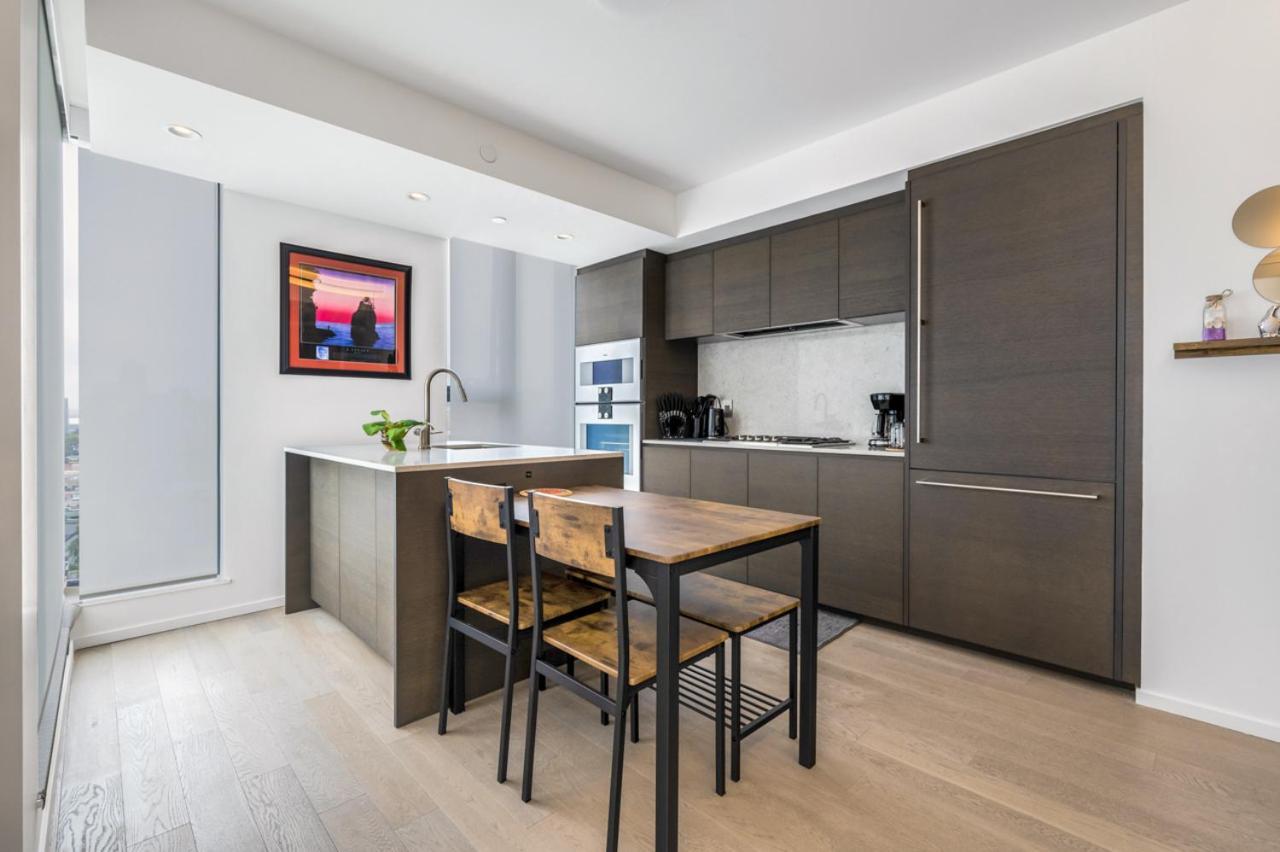 Apartment Skyline Retreat 2br Stunning City Views *