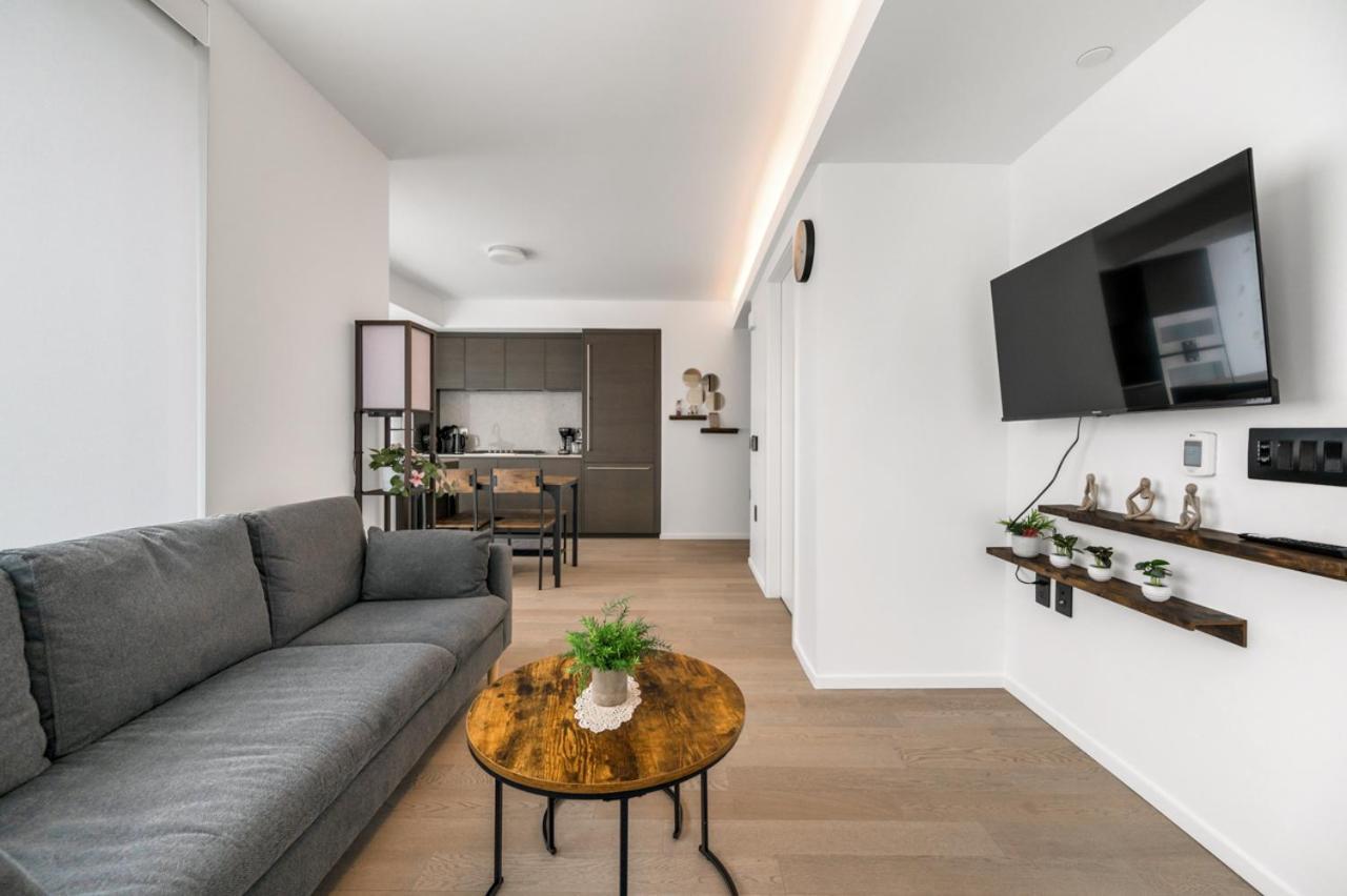 Skyline Retreat 2br Stunning City Views Apartment