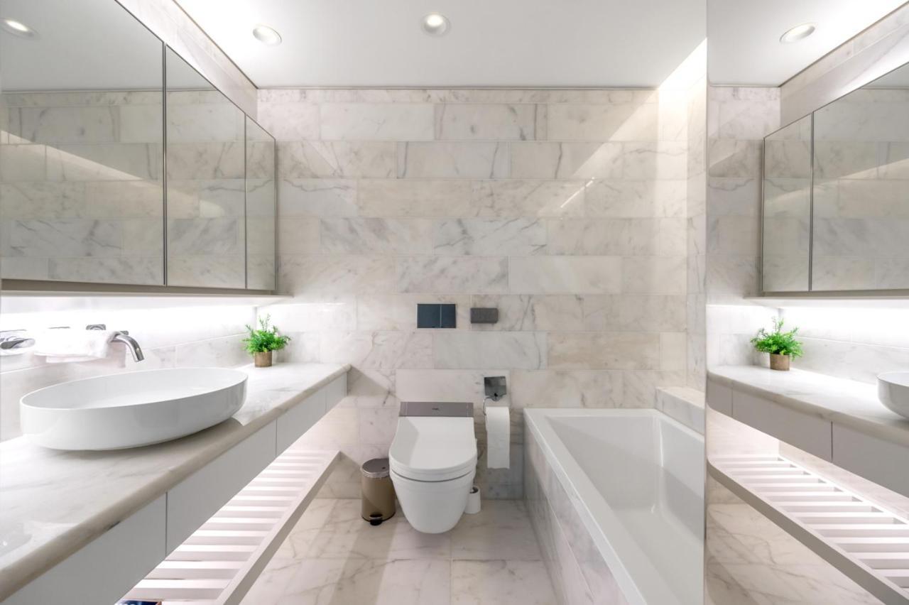 Skyline Retreat 2br Stunning City Views Vancouver