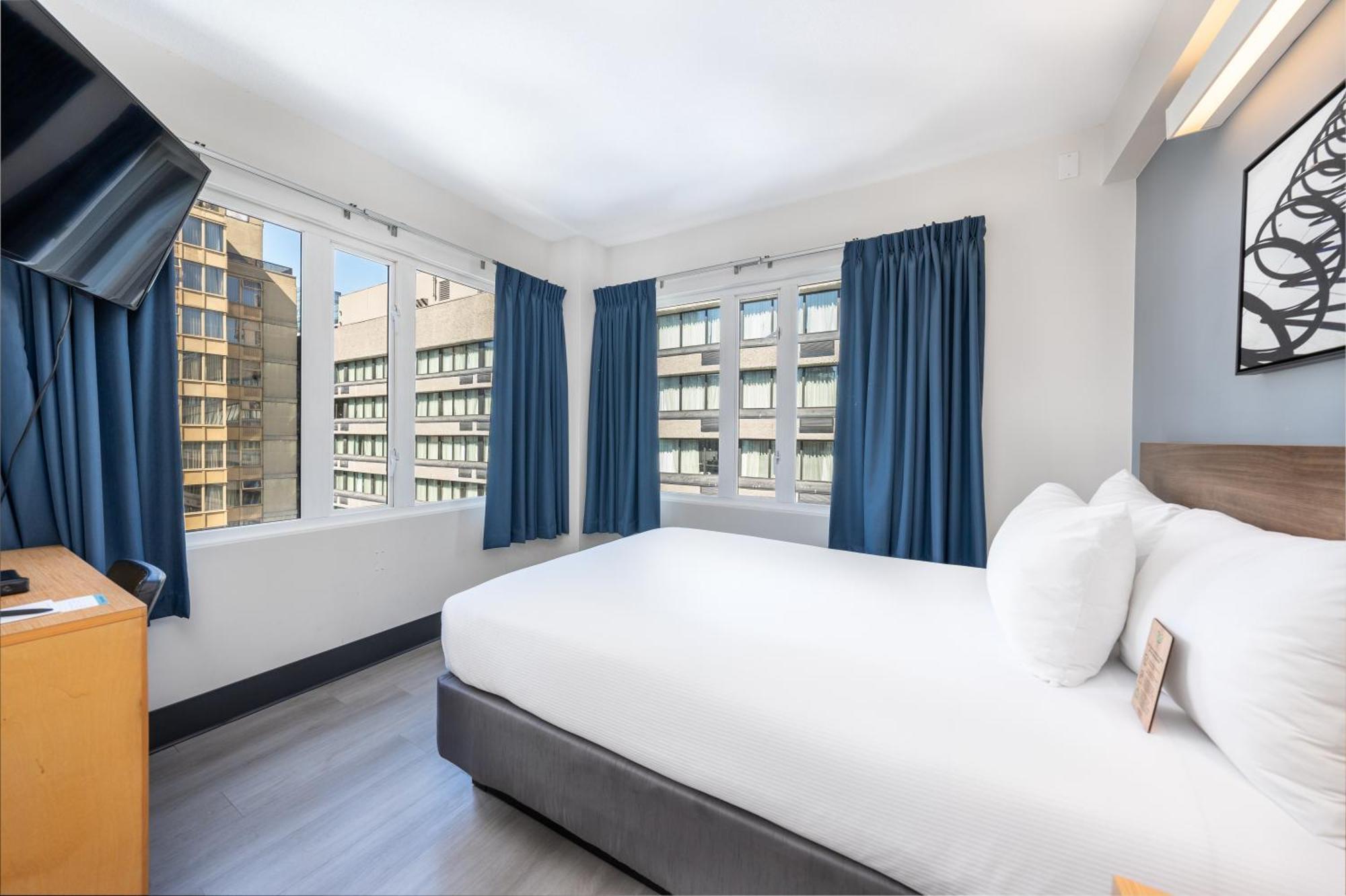 Ywca Hotel 3*