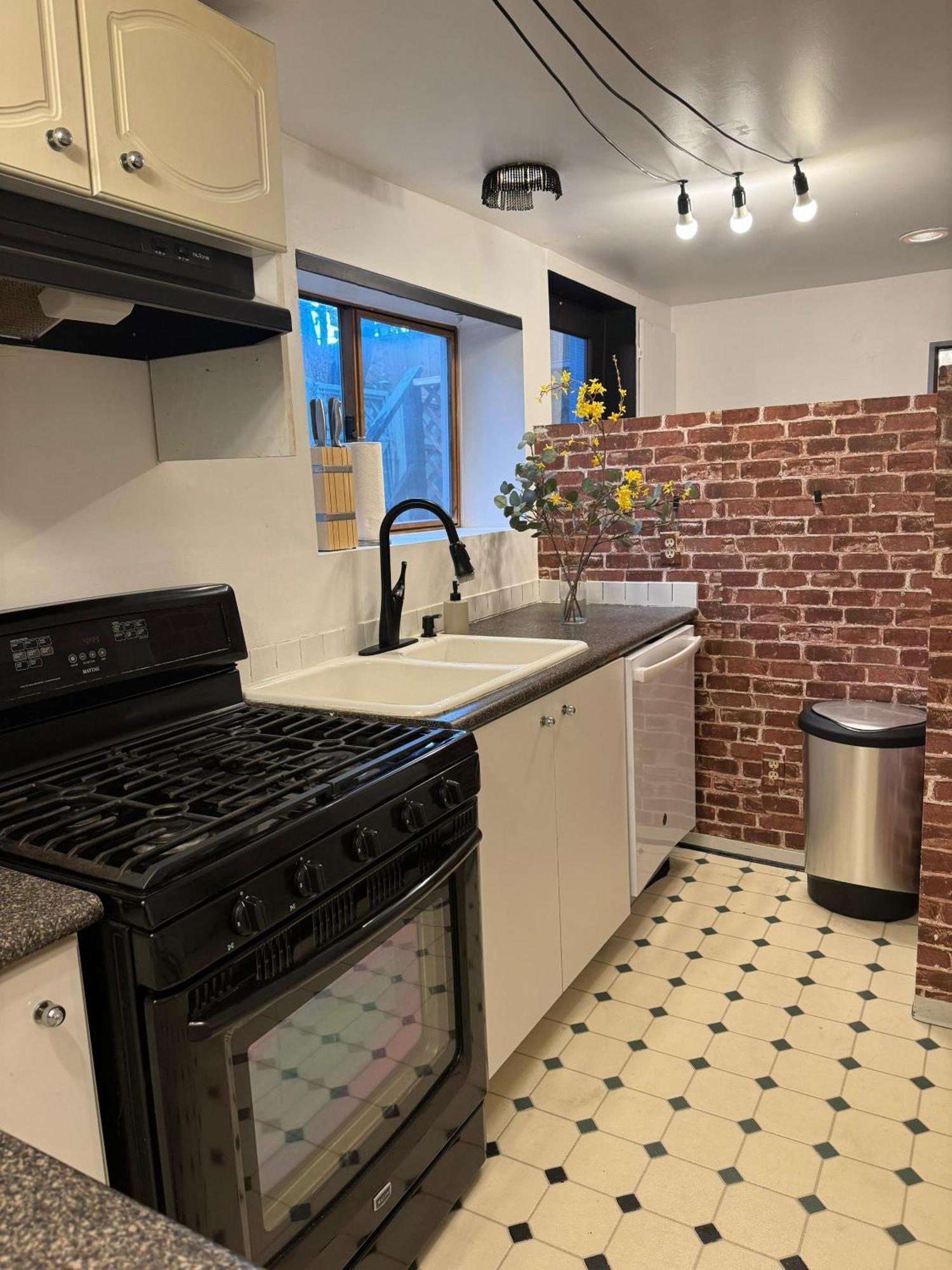 Charming Private Kitsilano * Vancouver
