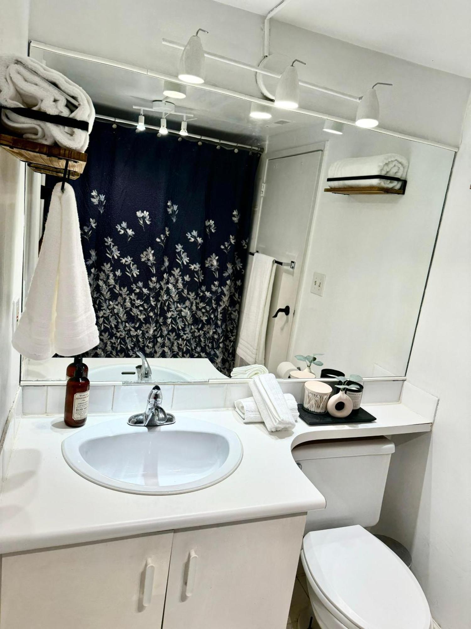 Charming Private Kitsilano Apartment Vancouver
