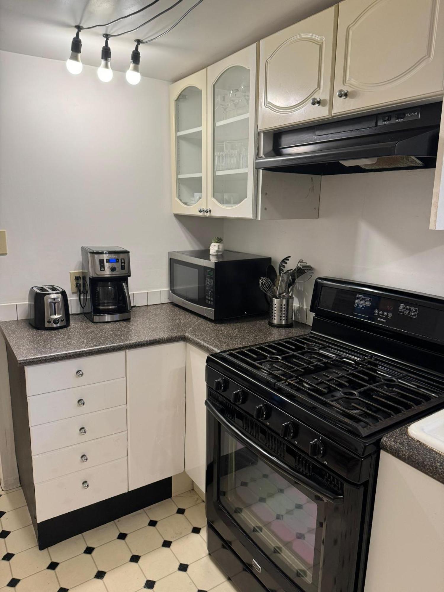 Charming Private Kitsilano * Vancouver