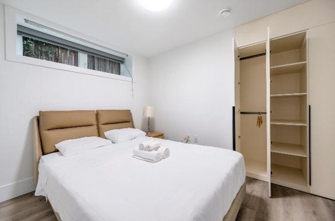 Private 2bd Basement In Westside Holiday home