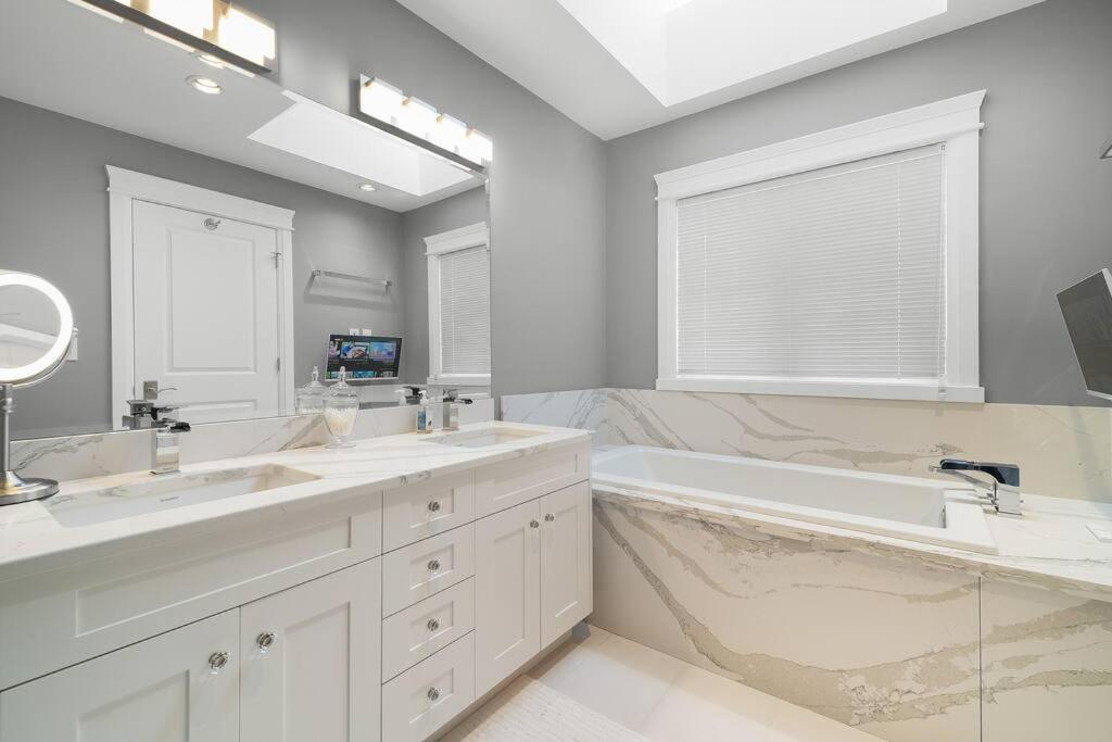 Holiday home Luxury 4 Beds Ocean-view House Center Of Vancouver