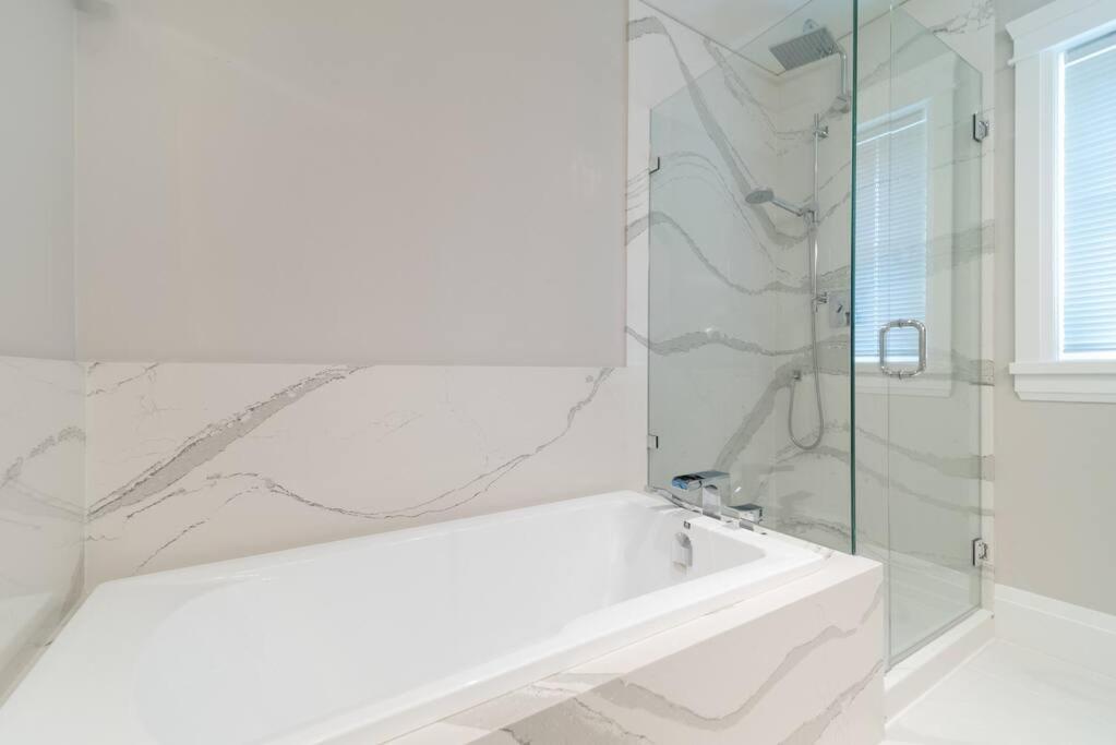 Holiday home Luxury 4 Beds Ocean-view House Center Of
