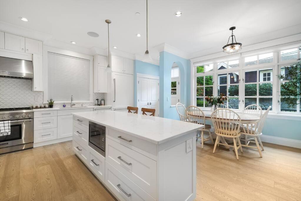 Luxury 4 Beds Ocean-view House Center Of * Vancouver