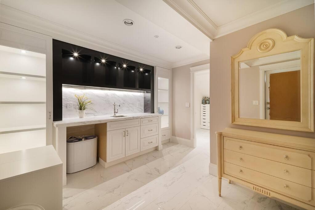 Luxury 4 Beds Ocean-view House Center Of Vancouver
