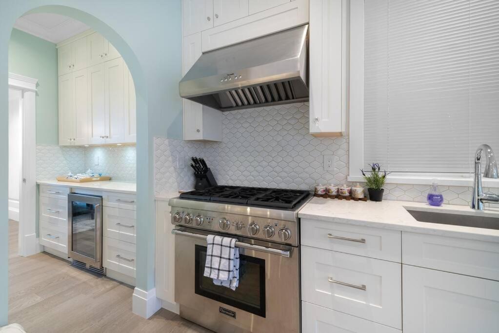 Luxury 4 Beds Ocean-view House Center Of