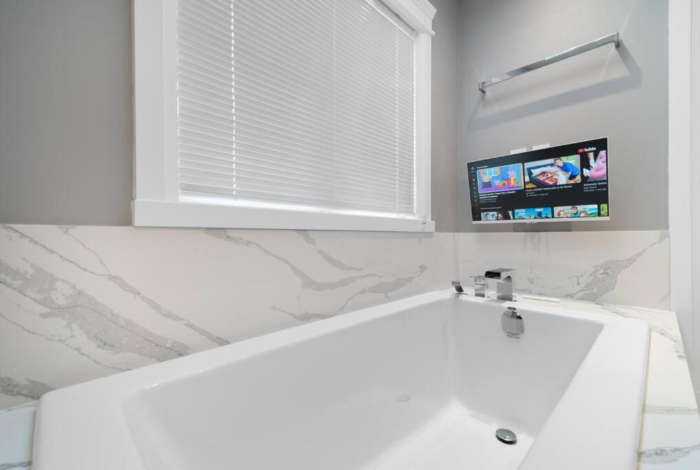 Luxury 4 Beds Ocean-view House Center Of
