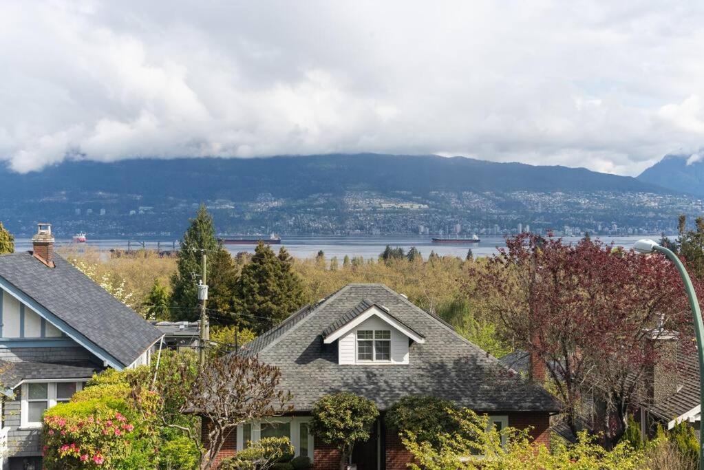 Luxury 4 Beds Ocean-view House Center Of