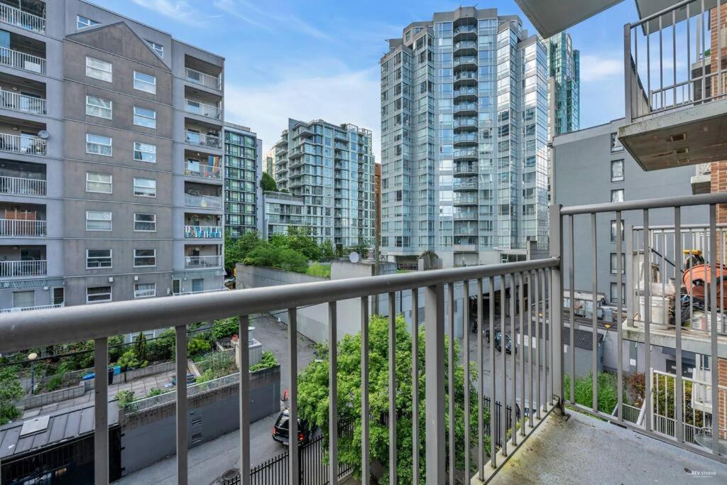 Lovely 2-bedrooms Downtown Free Parking *
