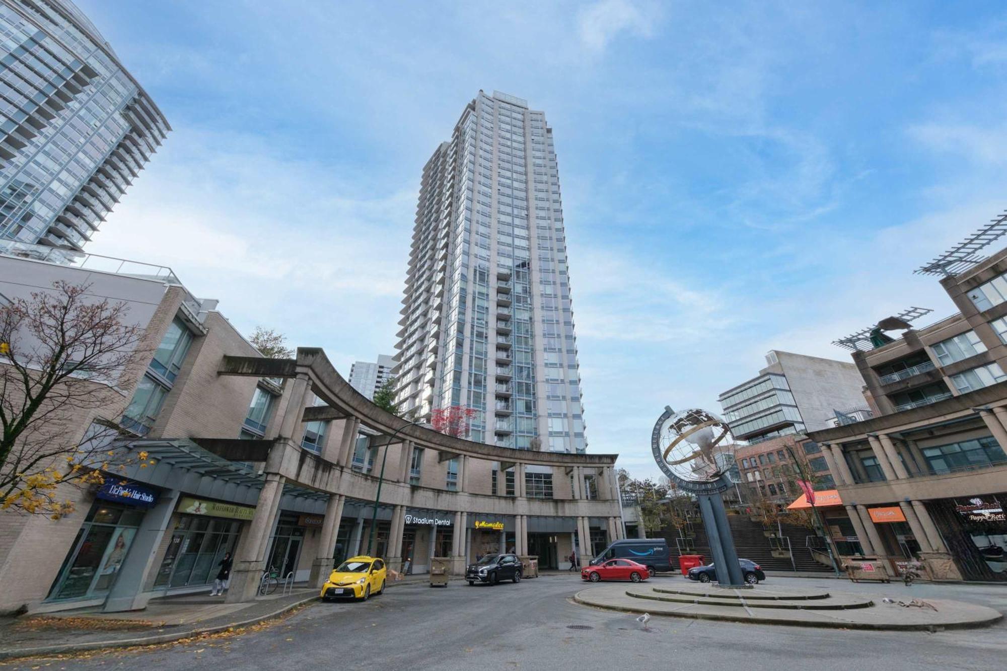 Luxury Jacuzzi Pool & Sauna In Prime Location Apartment Vancouver