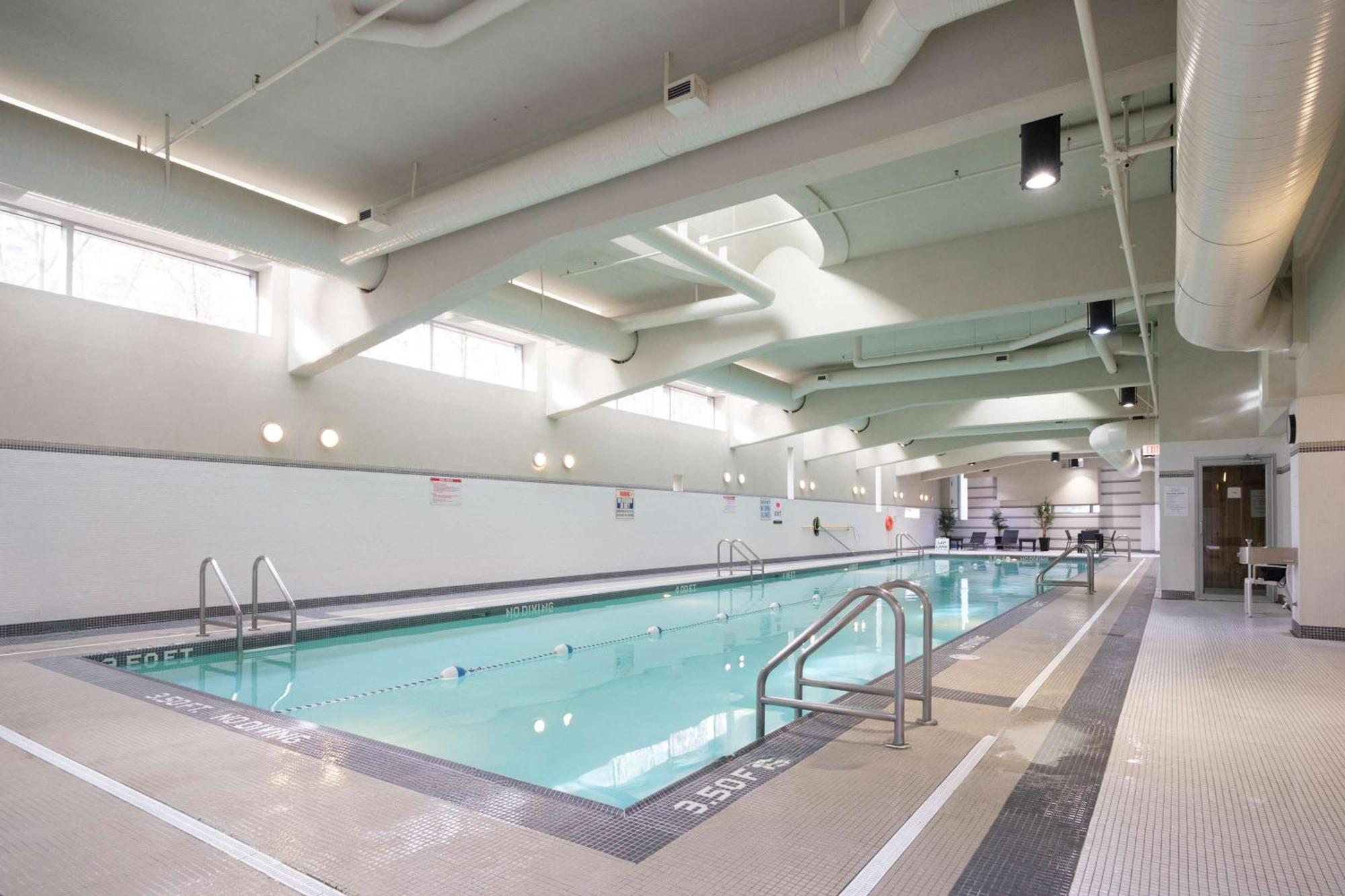 Apartment Luxury Jacuzzi Pool & Sauna In Prime Location Vancouver