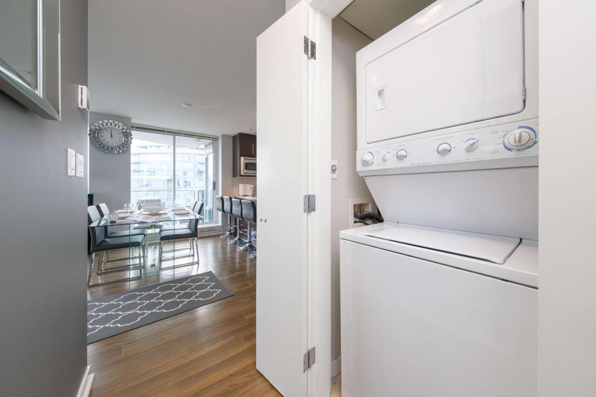 Luxury Jacuzzi Pool & Sauna In Prime Location Apartment