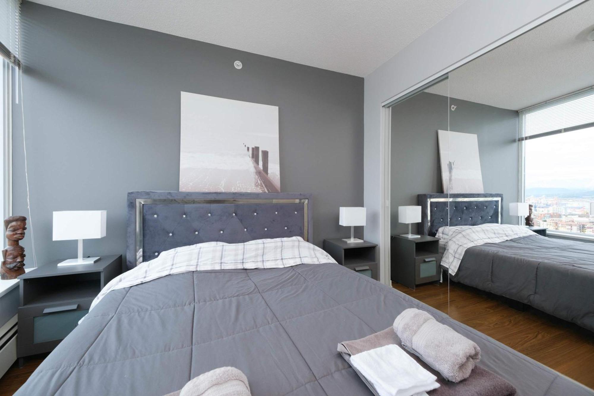 Luxury Jacuzzi Pool & Sauna In Prime Location Apartment Vancouver