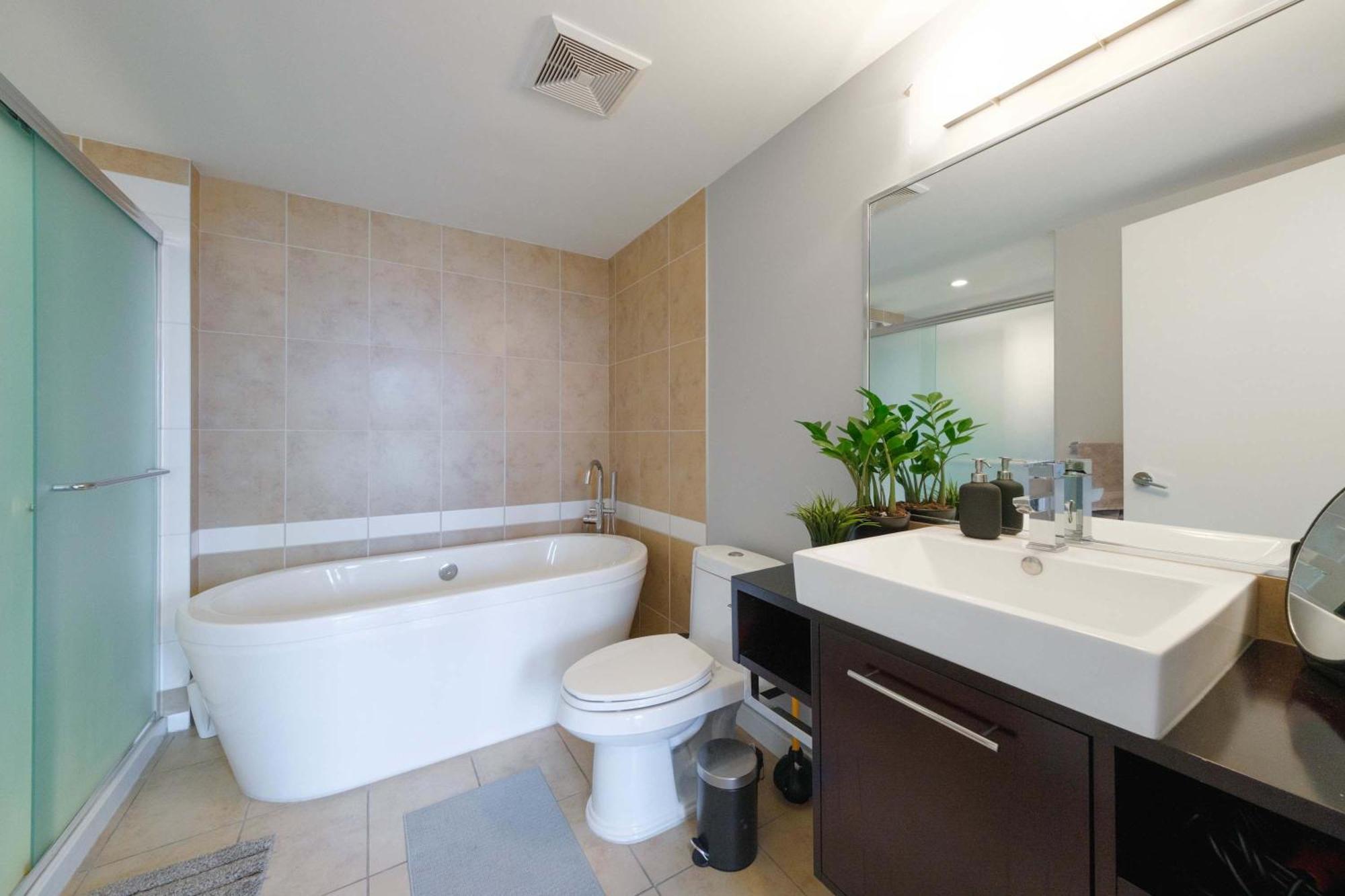 Apartment Luxury Jacuzzi Pool & Sauna In Prime Location Vancouver