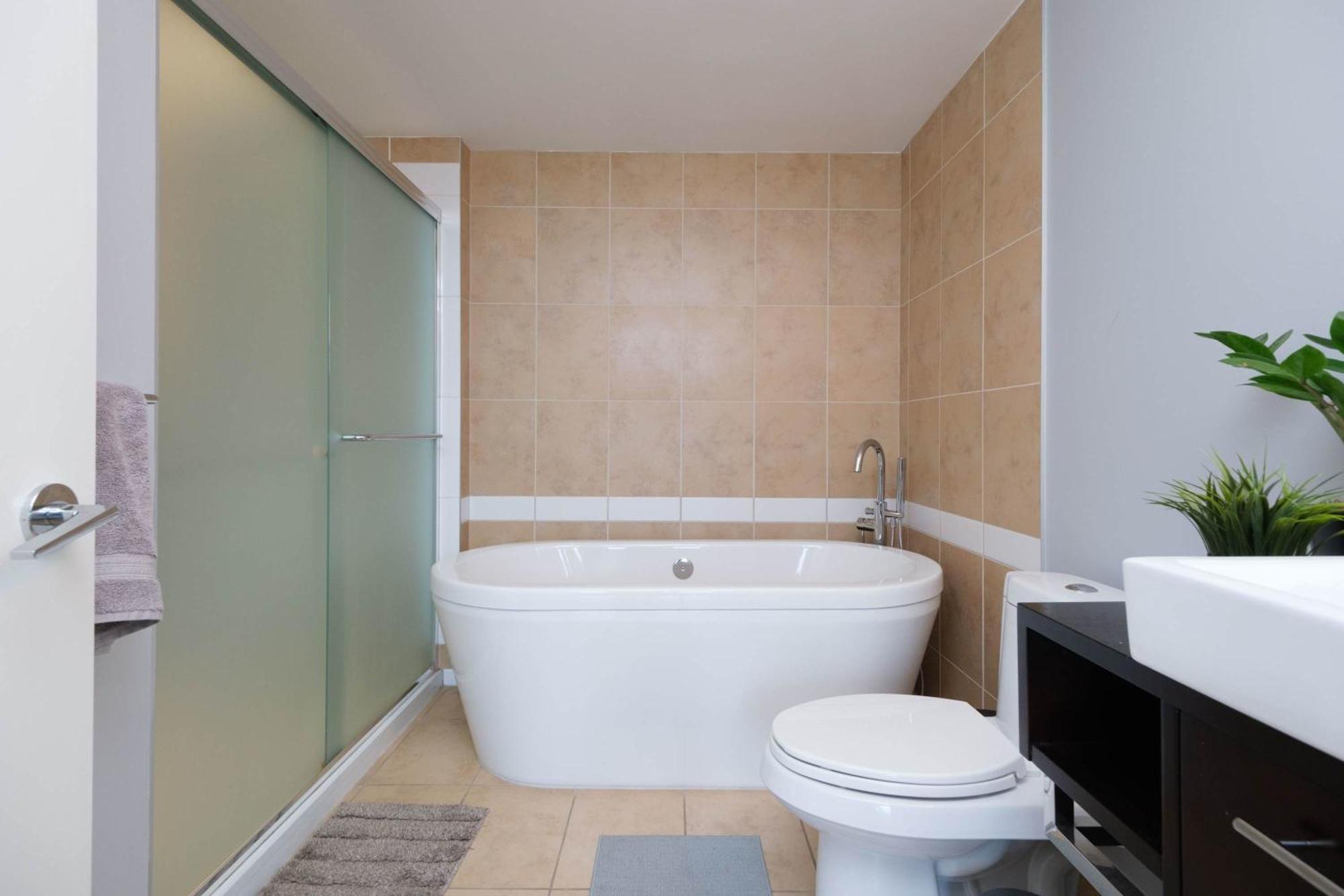 Luxury Jacuzzi Pool & Sauna In Prime Location