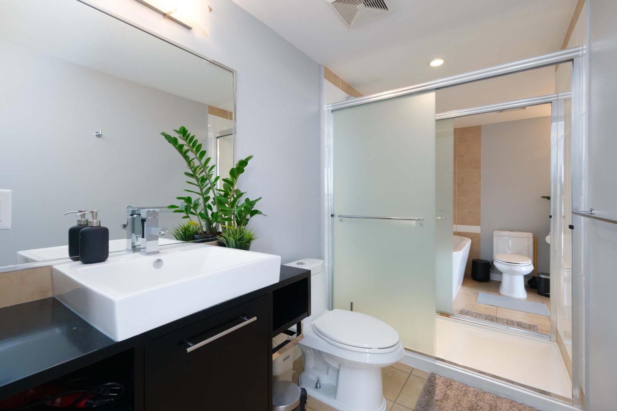 Apartment Luxury Jacuzzi Pool & Sauna In Prime Location Vancouver