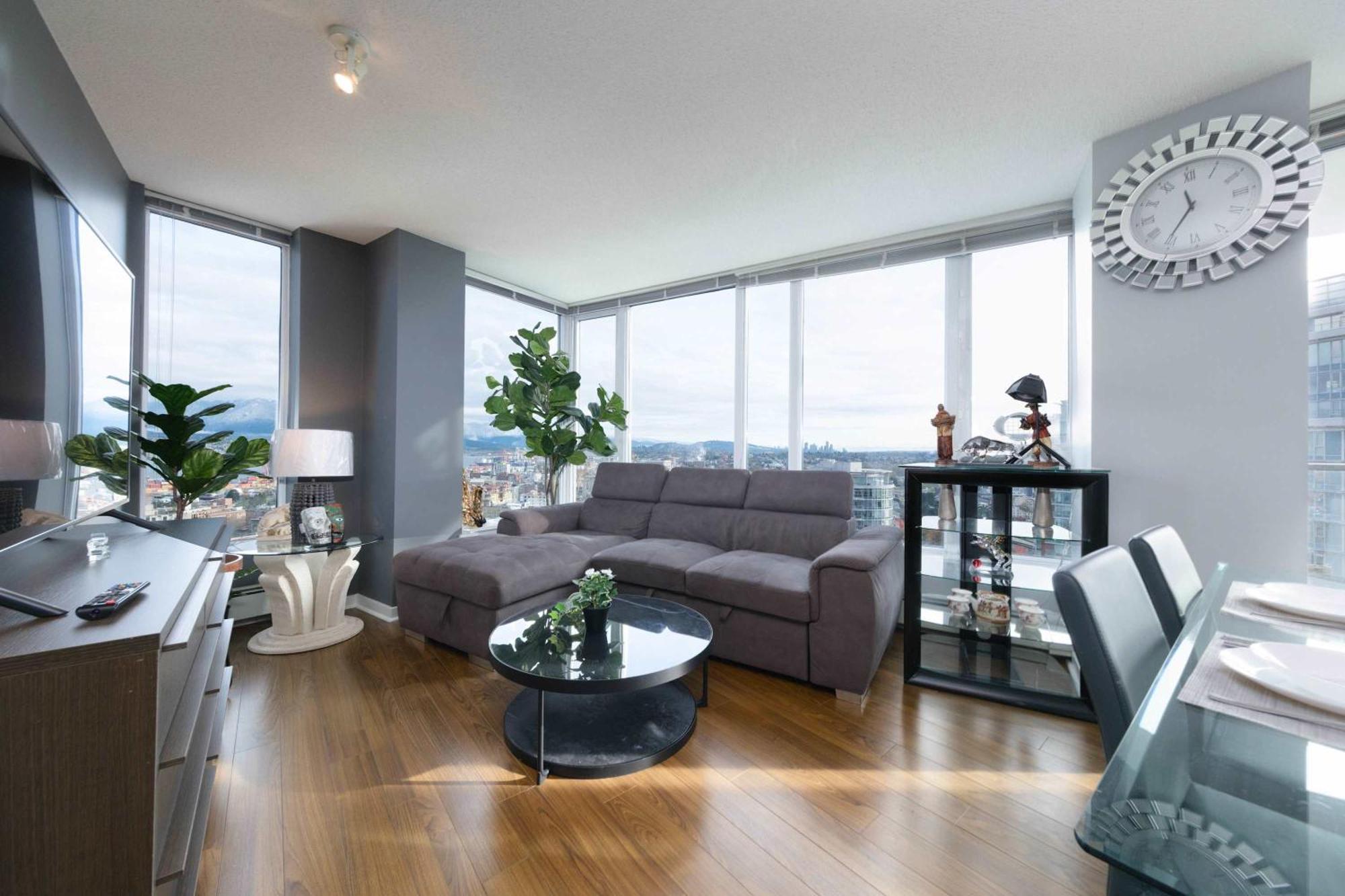 Luxury Jacuzzi Pool & Sauna In Prime Location * Vancouver