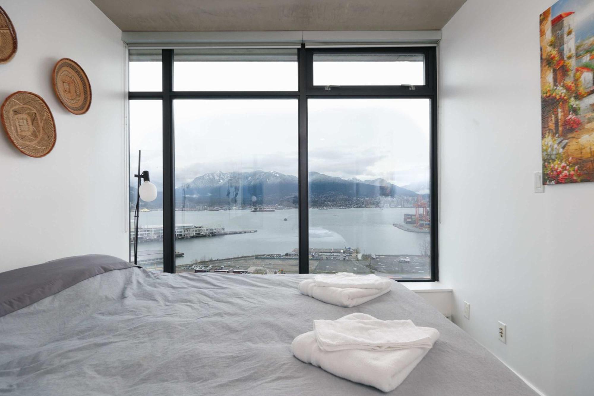 Modern Downtown With Stunning Water Views Vancouver