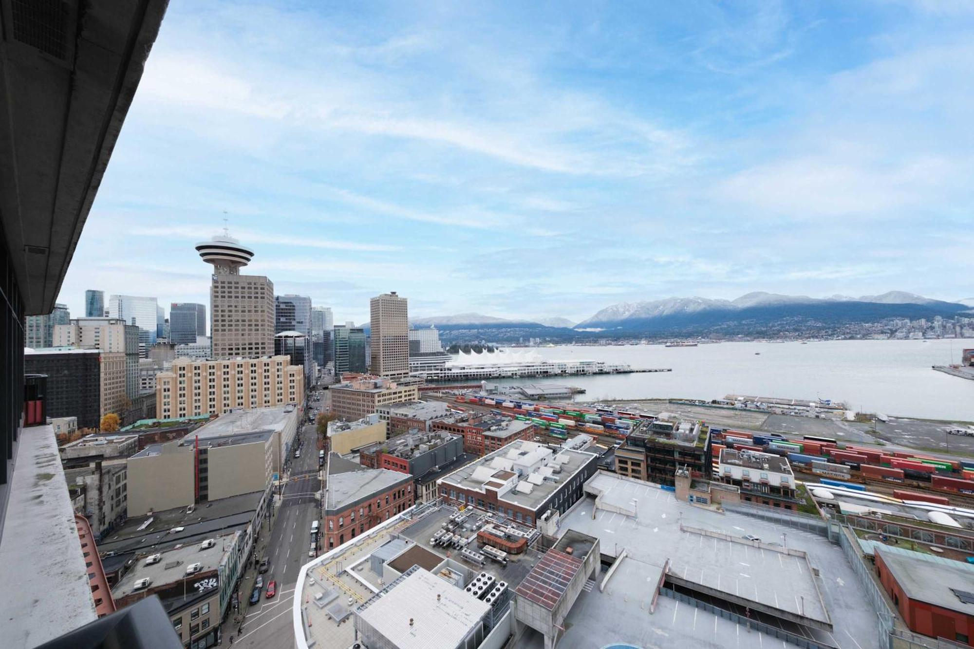 Modern Downtown With Stunning Water Views *
