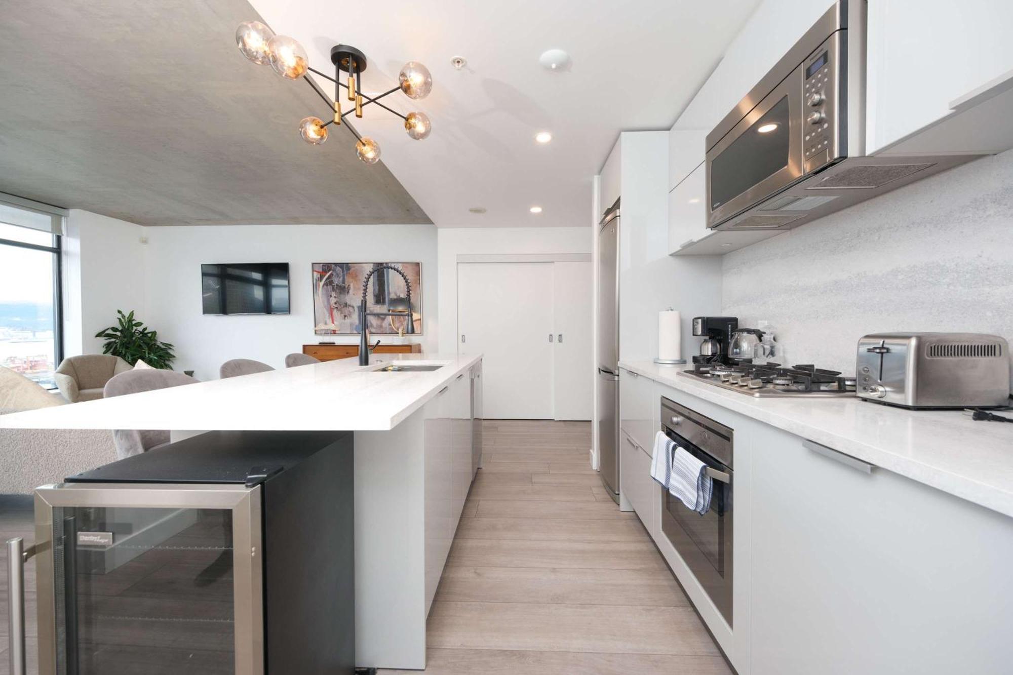 Apartment Modern Downtown With Stunning Water Views *