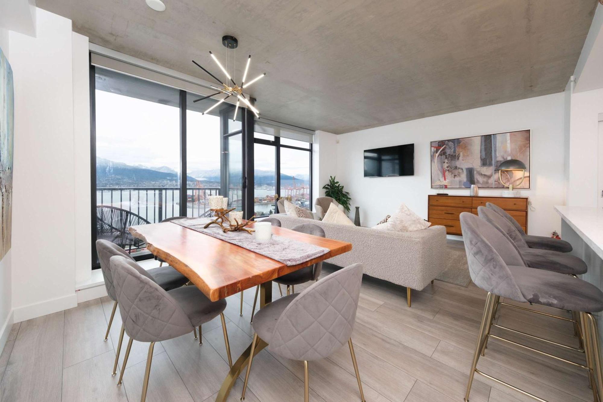 Modern Downtown With Stunning Water Views Vancouver