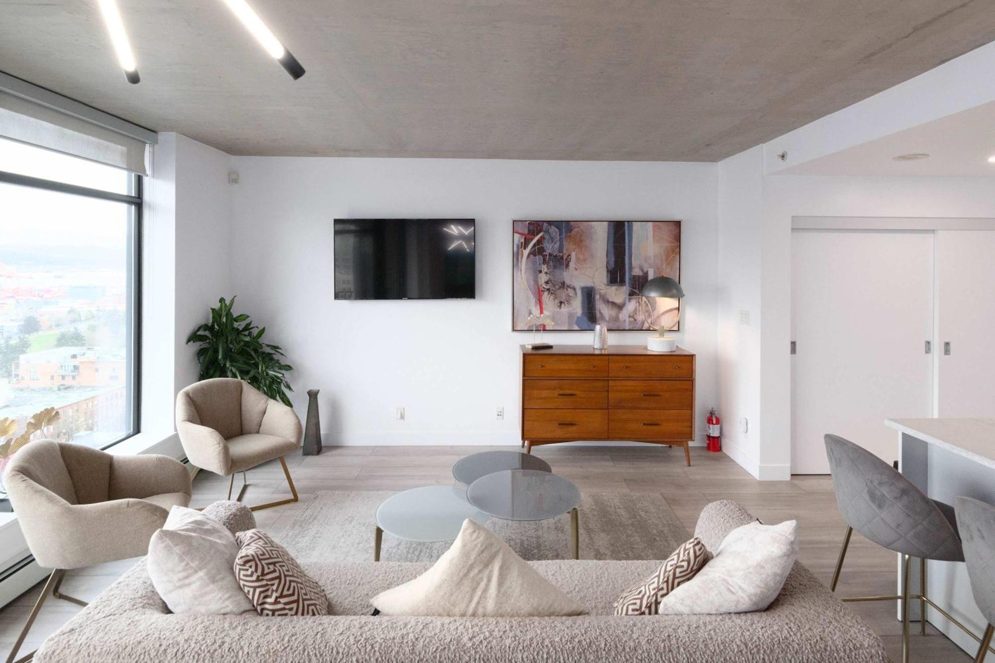 Modern Downtown With Stunning Water Views *