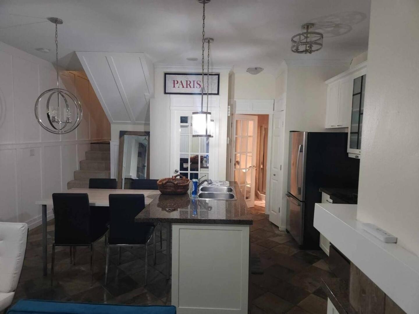 Apartment 1- Exec Richard Street Vancouver