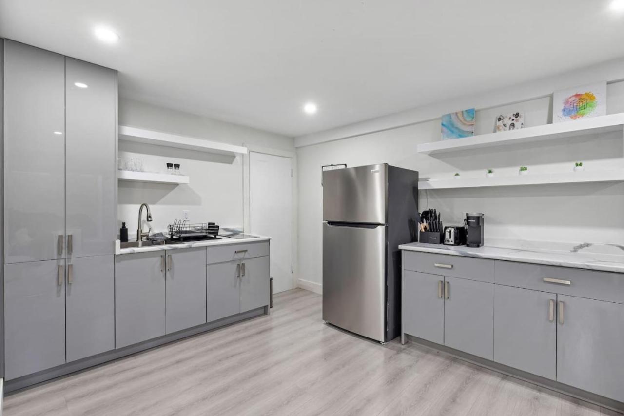Cozy Basement With Skylights Apartment Vancouver