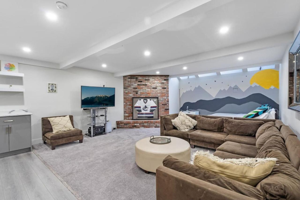 Cozy Basement With Skylights Vancouver