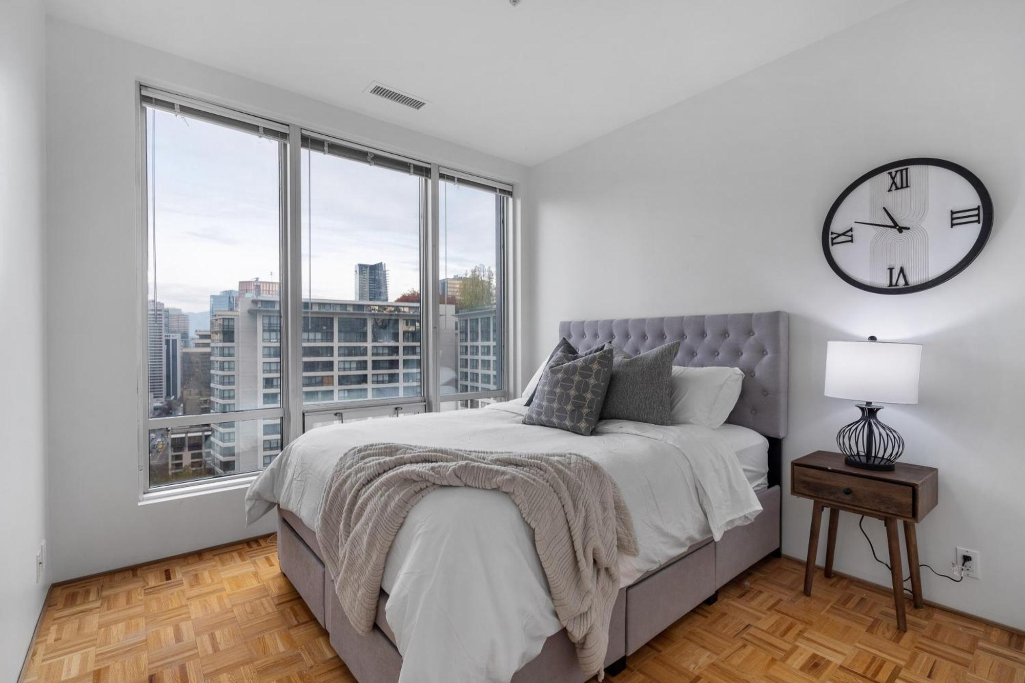 Apartment Downtown Highrise