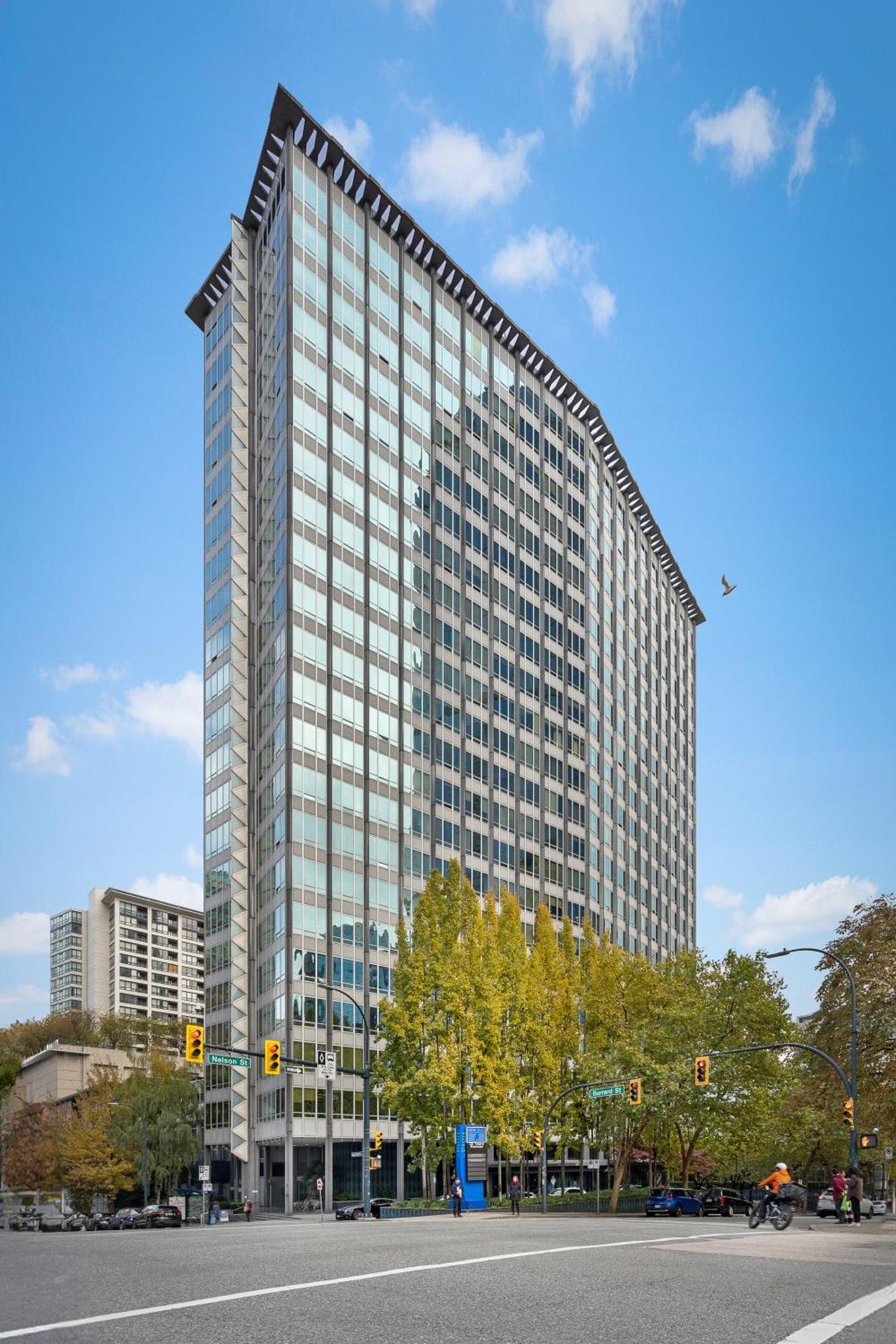 Downtown Highrise Apartment *