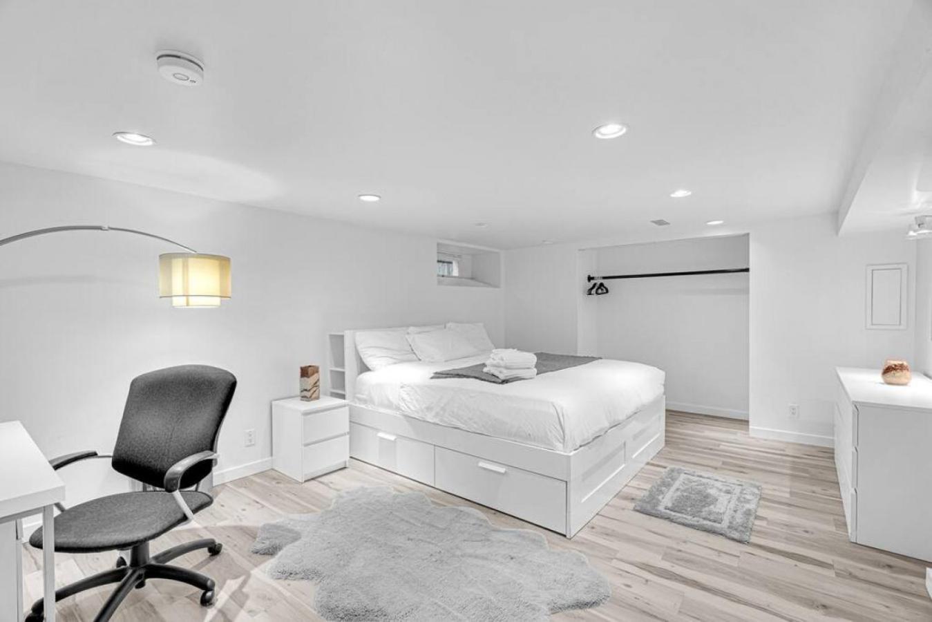 Comfortable 2-bed Near Ubc Holiday home
